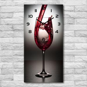 Ceas de sticlă pe perete vertical vin rosu