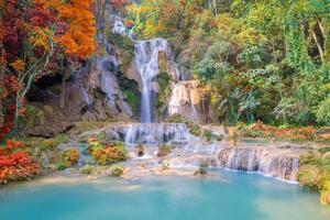 Fototapetă vlies cascada din pădurea tropicală 375 x 250 cm
