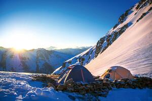 Fototapetă vlies camping pe muntele everest 375 x 250 cm