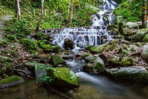 Fototapetă vlies cascada frumoasa 375 x 250 cm