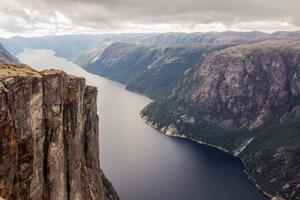 Fototapetă vlies fiordul lysefjorden, norvegia 375 x 250 cm