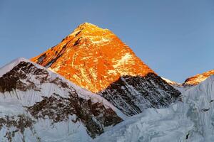 Fototapetă vlies vedere de seară a muntelui everest 375 x 250 cm