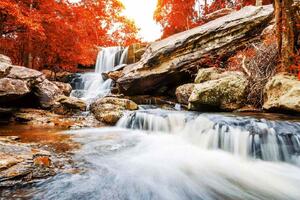 Fototapetă vlies peisaj cu cascada 375 x 250 cm