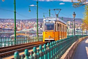Fototapetă vlies tramvai galben istoric 375 x 250 cm