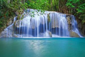 Fototapetă vlies cascada joasă frumoasă 375 x 250 cm