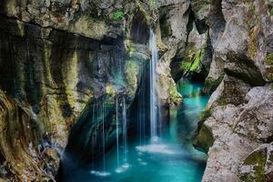Fototapetă vlies cascada din slovenia 375 x 250 cm