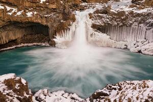 Fototapetă vlies cascada islandeză 375 x 250 cm