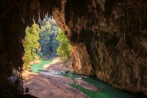 Fototapetă vlies peșteră în thailanda 375 x 250 cm