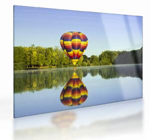 Tablou pe sticlă cu balon cu aer cald pe un lac (70x50 cm)