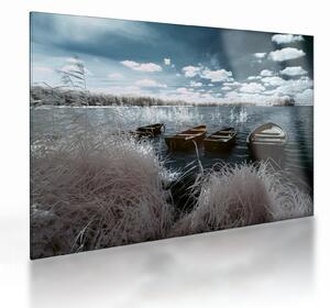 Tablou pe sticlă - Bărci de lemn pe lac (70x50 cm)