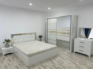 Set Dormitor Amelia Alb Auriu cu Pat Matrimonial 160 cm x 200 cm,Dulap usi Glisante, Noptiere si comoda Tv