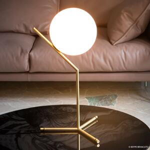 Lampă de masă FLOS, IC T1, reglabil, Auriu / Alamă, Camera de zi, Metal, Design