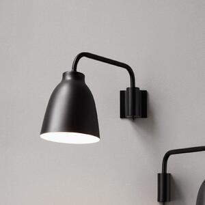 FRITZ HANSEN Caravaggio aplică de perete, negru, reglabil, Negru, Camera de zi / sufragerie, Metal, Design