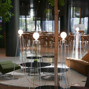GRUPA Modelul M2 LED floor lamp alb, cablu roșu, Alb, Camera de zi / sufragerie, Metal, Modern
