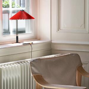 HAY Matin 380 Lampă de masă plisată cu LED, roșu deschis, reglabil, Roșu, Camera de zi / sufragerie, Metal, Design