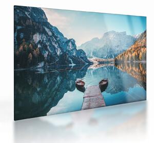 Tablou pe sticlă - Bărci pe Lacul Braies (70x50 cm)