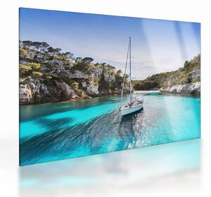 Tablou pe sticlă - Plajă cu barca cu pânze (70x50 cm)