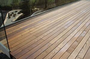 Podele terasa (decking), frasin thermo, neted, 1000-2800x100x21mm