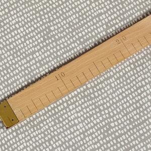 Goldea țesătură din bumbac 100% simona - forme mici albe pe gri 145 cm