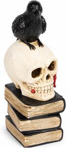 Statueta decorativa infricosatoare Craniul Pazitor al Cartilor, cu corb negru, decor gotic de Halloween, 30 cm
