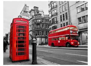 Fototapet - Red bus and phone box in London
