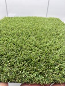 Gazon Artificial Jakarta, Inaltime Fir 20 mm, Latime 1m, Marime 100 x 100 cm, Verde cu Insertii Fire Iarba Uscata, Polipropilena, Antialergic, Curte