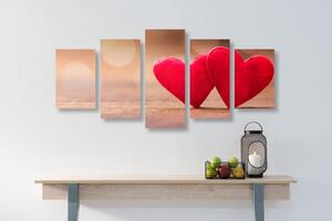 Tablou 5-piese inimioare roșii pe o textură de lemn