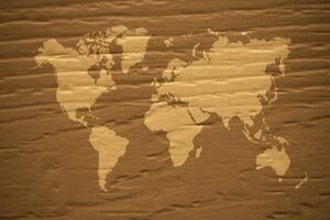Tablou pe plută harta lumii maro