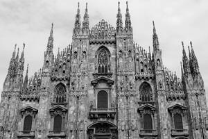 Tablou catedrala în Milano în design alb-negru