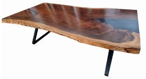 Masa de dining unică „Mekong” din lemn masiv de nuc și rășină epoxidică. Dimensiuni 246x116/92/90 cm, grosime 5,6 cm