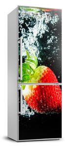 Foto Autocolant pentru piele al frigiderului Strawberry sub apa