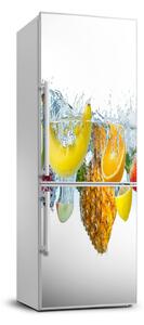 Foto Autocolant pentru piele al frigiderului Fructele sub apa