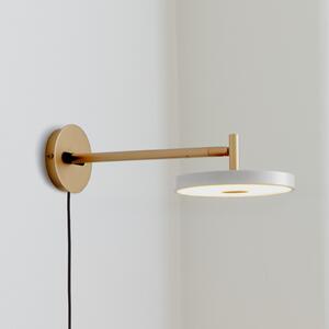 UMAGE Aplică de perete LED Asteria Short, gri deschis/alamă, ștecher, reglabil, Auriu / Alamă, Camera de zi / sufragerie, Metal, Design, Soclu de perete jos