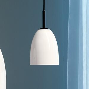 Dyberg Larsen Lampă suspendată Jazz opal/negru 18 cm, reglabil, Alb, Camera de zi / sufragerie, Sticlă, Scandinavă