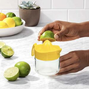 Storcator manual de citrice Pufo Lemonade cu recipient din sticla, 11 x 8.5 cm, galben