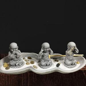 Set decorativ Zen cu suport pentru lumanari si betisoare parfumate cu 3 statuete Buddha, Nu vad, Nu aud, Nu vorbesc, gri