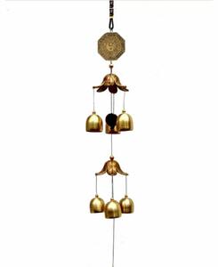 Clopotel de vant cu floare de campanula si 7 clopotei aurii pentru casa sau gradina, model Buddha