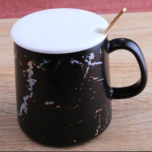 Cana cu capac din ceramica si lingurita Pufo Mistery pentru cafea sau ceai, 300 ml, negru