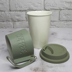 Cana de voiaj Pufo Love Coffee din ceramica cu protectie termica pentru cafea sau ceai, 415 ml, alb/verde