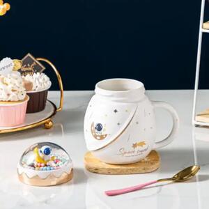 Cana cu capac tip ceainic din ceramica Pufo Travel the Space pentru cafea sau ceai, 500 ml, alb