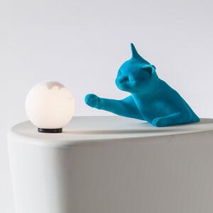 Lampă de masă Karman Maoo, ceramică albastru deschis, figurină pisică din sticlă
