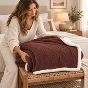 Pătură Cocolino cu blăniță Sherpa, model Romb Floral Embosat, Maro, 200 × 230 cm