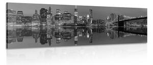 Tablou reflecția Manhattan-ului în apă alb-negru