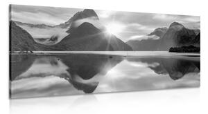 Tablou Milford Sound la răsărit de soare în design alb-negru
