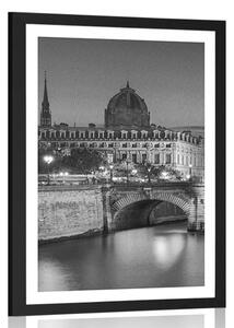 Poster cu passepartout panoramă orbitoare a Parisului în design alb-negru