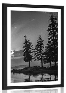 Poster cu passepartout lac de munte în design alb-negru