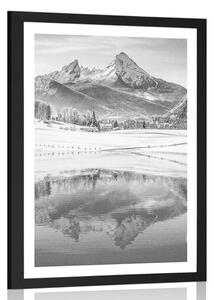 Poster cu passepartout peisaj înzăpezit în Alpi în design alb-negru