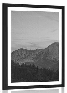 Poster cu passepartout munți în design alb-negru