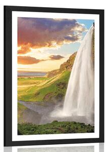 Poster cu passepartout cascadă maiestuoasă în Islanda