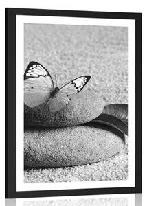 Poster cu passepartout fluture pe piatră Zen în design alb-negru